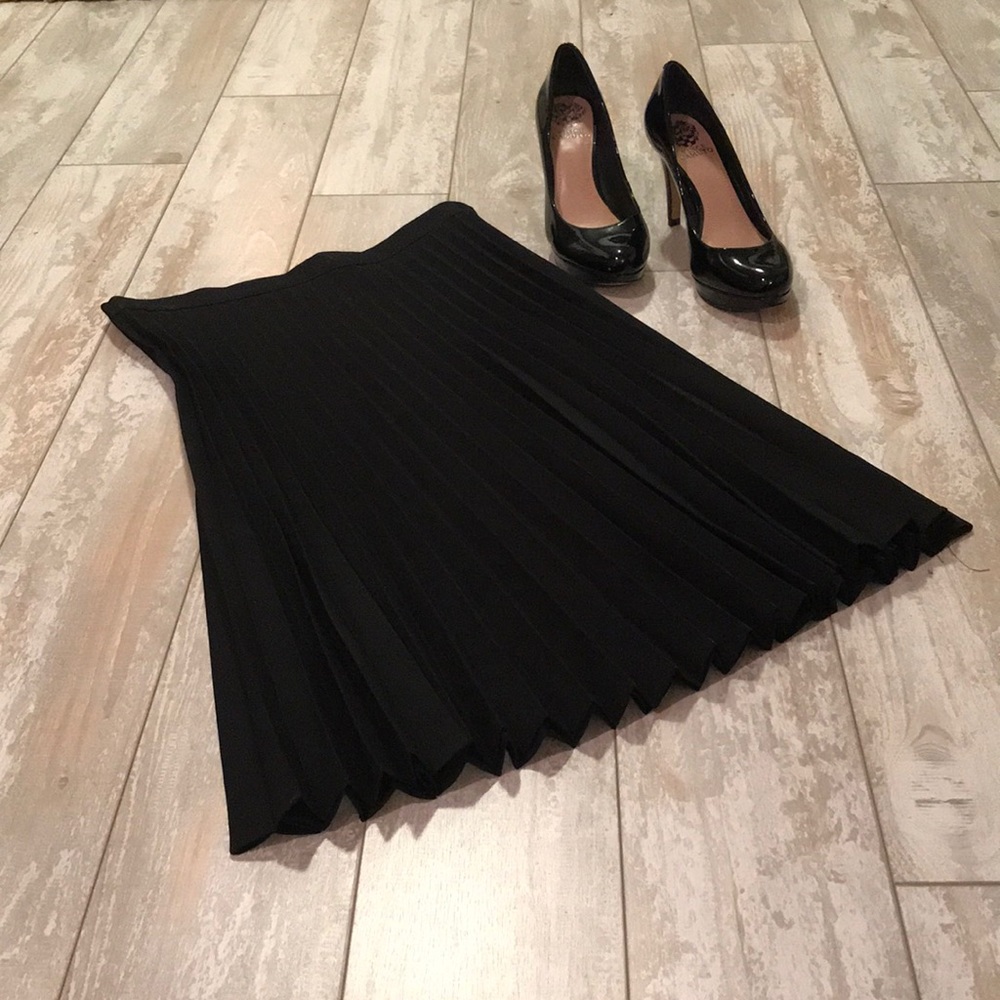 Cool collection black pleated skirt